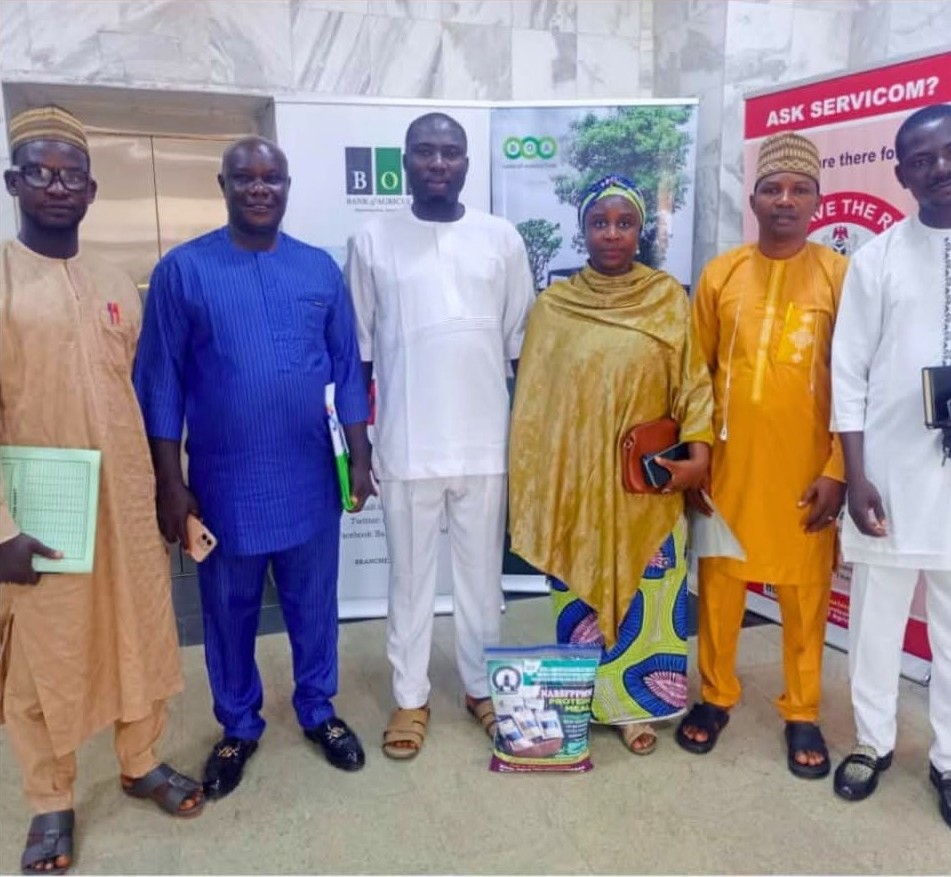 NABSFIPPMN delegation with officials of the Federal Ministry of Environment after an official presentation at the ministry headquarters, Abuja